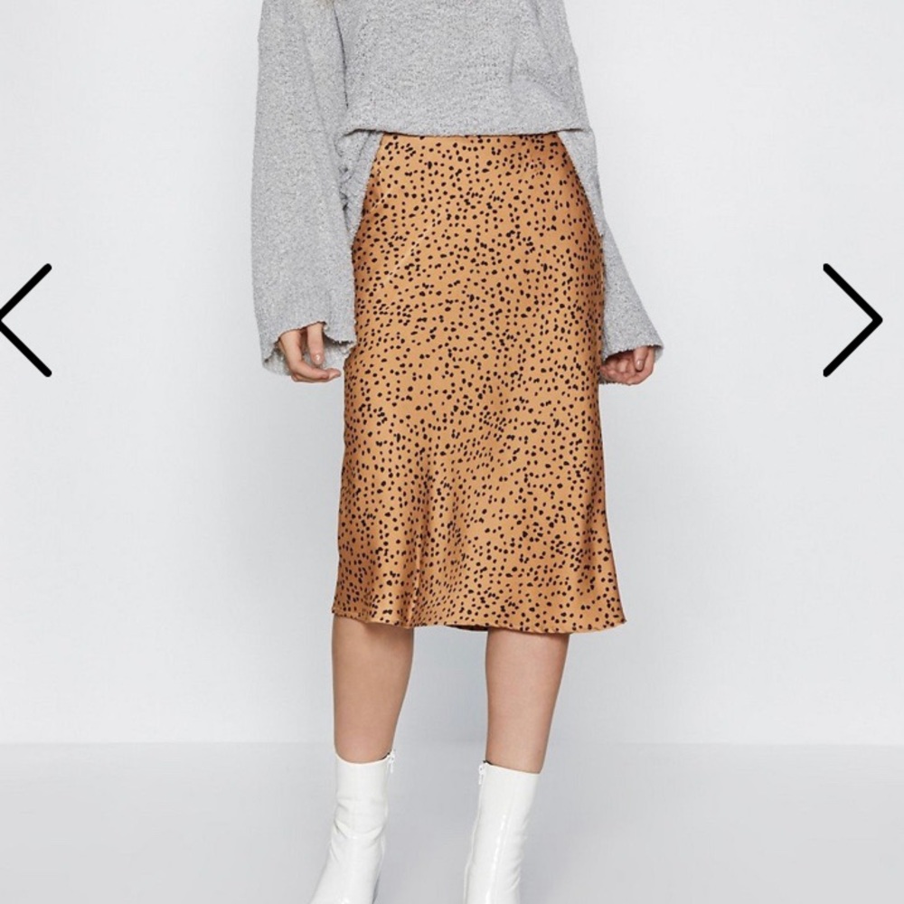 Spotted midi silky skirt